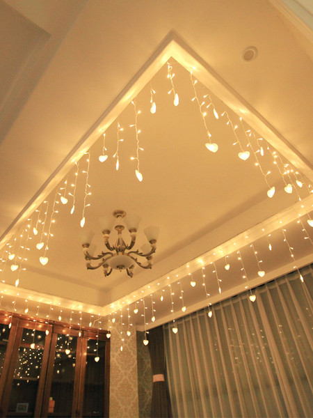 Világító és függő karácsonyi dekoráció szív alakú