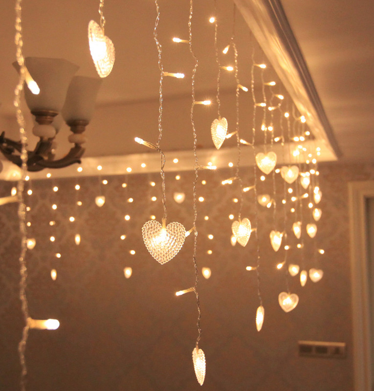 Világító és függő karácsonyi dekoráció szív alakú