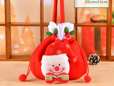 Karácsonyi ajándéktáska különféle 3D-s dekorációkkal és nyakkendőkkel