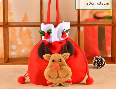 Karácsonyi ajándéktáska különféle 3D-s dekorációkkal és nyakkendőkkel