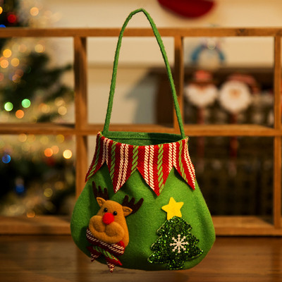 Karácsonyi ajándéktáska különféle 3D-s dekorációkkal és nyakkendőkkel