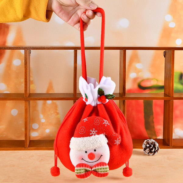 Karácsonyi ajándéktáska különféle 3D-s dekorációkkal és nyakkendőkkel