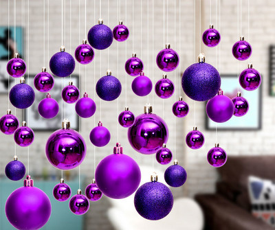 Κρεμαστή Χριστουγεννιάτικη διακόσμηση με 24 μπάλες διαφορετικών μεγεθών