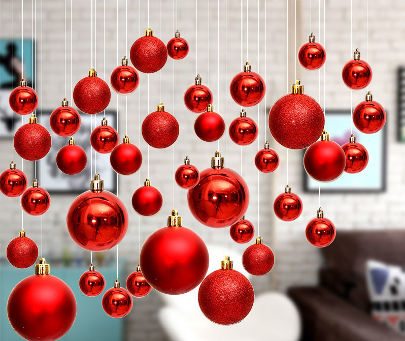 Κρεμαστή Χριστουγεννιάτικη διακόσμηση με 24 μπάλες διαφορετικών μεγεθών