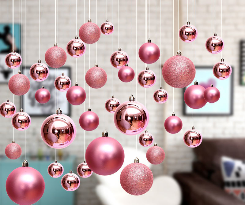 Κρεμαστή Χριστουγεννιάτικη διακόσμηση με 24 μπάλες διαφορετικών μεγεθών