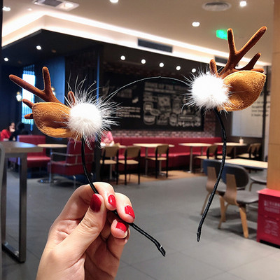 Dekoratív karácsonyi hajkoszorú 3D elemekkel, különböző modellekben