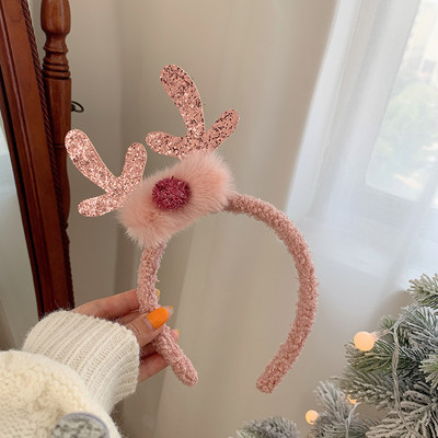 Dekoratív karácsonyi hajkoszorú 3D elemekkel, különböző modellekben