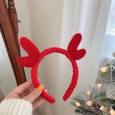 Dekoratív karácsonyi hajkoszorú 3D elemekkel, különböző modellekben