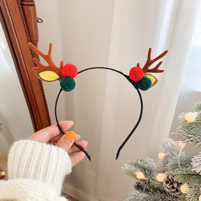 Dekoratív karácsonyi hajkoszorú 3D elemekkel, különböző modellekben