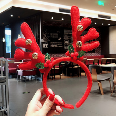 Dekoratív karácsonyi hajkoszorú 3D elemekkel, különböző modellekben