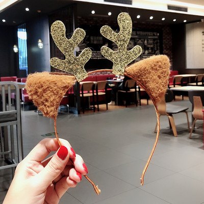 Dekoratív karácsonyi hajkoszorú 3D elemekkel, különböző modellekben