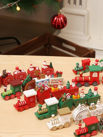 Малък дървен влак подходящ за коледна декорация в няколко модела