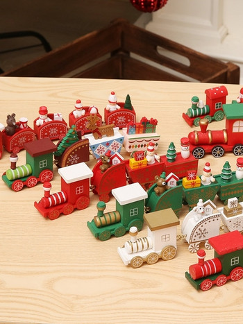 Малък дървен влак подходящ за коледна декорация в няколко модела