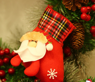 Kis dekoratív karácsonyi zokni különféle 3D dekorációkkal