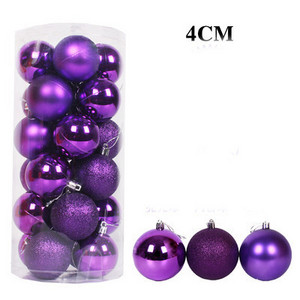 Karácsonyi játékok készlete a karácsonyfához több modellben