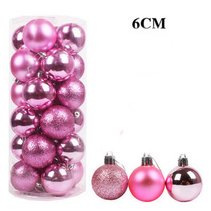 Karácsonyi játékok készlete a karácsonyfához több modellben