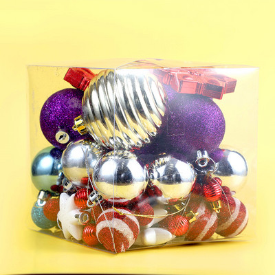 Karácsonyi játékok készlete a karácsonyfához több modellben