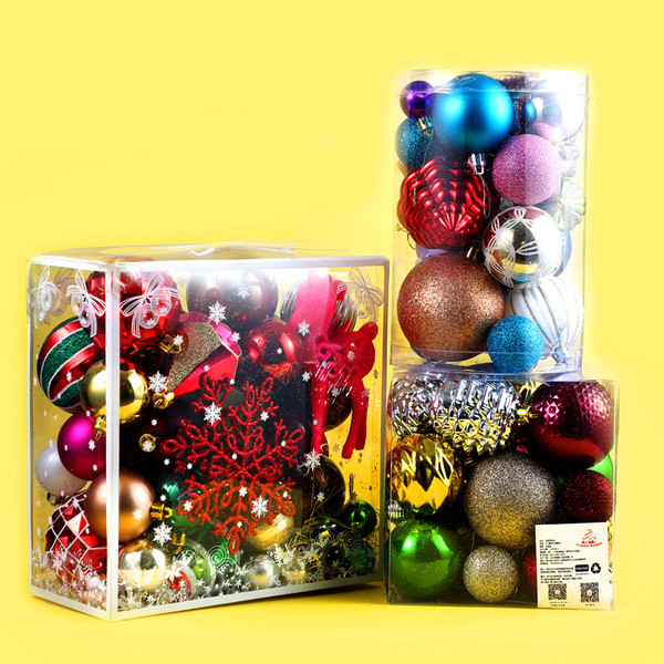 Karácsonyi játékok készlete a karácsonyfához több modellben