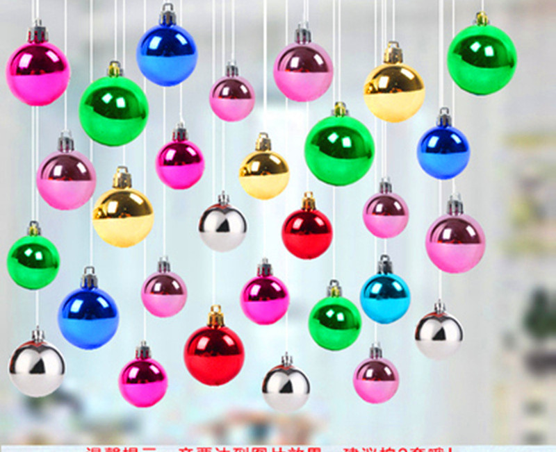 Karácsonyi játékok készlete a karácsonyfához több modellben