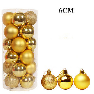 A készlet 24 db játékot tartalmaz két méretben - 4 cm vagy 6 cm