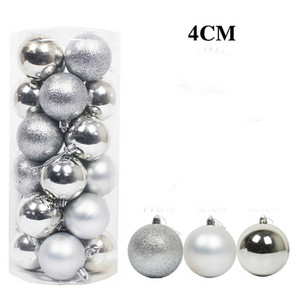 A készlet 24 db játékot tartalmaz két méretben - 4 cm vagy 6 cm