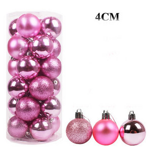 A készlet 24 db játékot tartalmaz két méretben - 4 cm vagy 6 cm