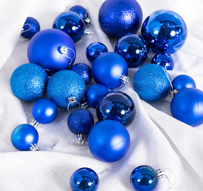 24 db különböző méretű karácsonyfa játék készlet