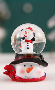 Kristálygömb alakú kis karácsonyi játék