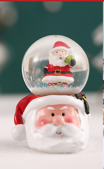 Kristálygömb alakú kis karácsonyi játék