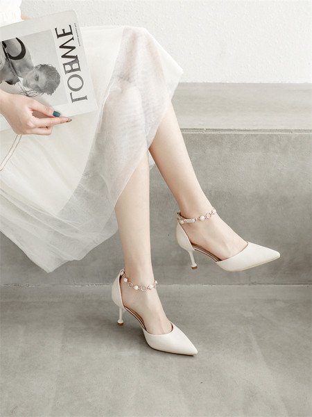 Κομψά γυναικεία παπούτσια με ψηλά τακούνια και περλες - μυτερό μοντέλο
