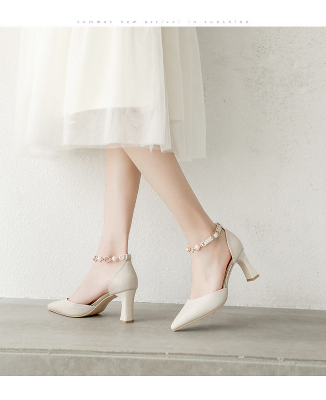 Κομψά γυναικεία παπούτσια με ψηλά τακούνια και περλες - μυτερό μοντέλο