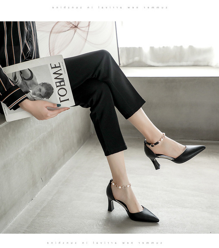 Κομψά γυναικεία παπούτσια με ψηλά τακούνια και περλες - μυτερό μοντέλο