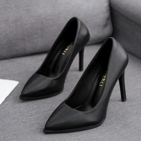 Női bőr cipő fekete színű sima modellben