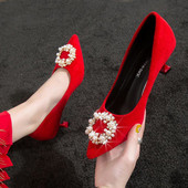 Piros női cipő díszgyöngyökkel és 7 cm-es sarokkal