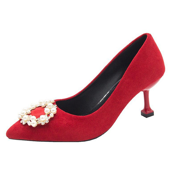 Piros női cipő díszgyöngyökkel és 7 cm-es sarokkal