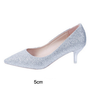 Modern női magassarkú cipő - hegyes modell