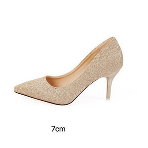 Modern női magassarkú cipő - hegyes modell