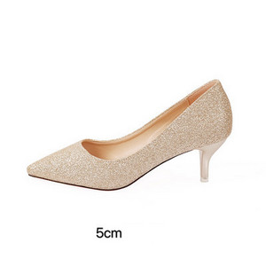 Modern női magassarkú cipő - hegyes modell