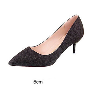 Modern női magassarkú cipő - hegyes modell