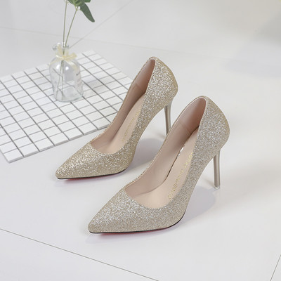 Modern női magassarkú cipő - hegyes modell