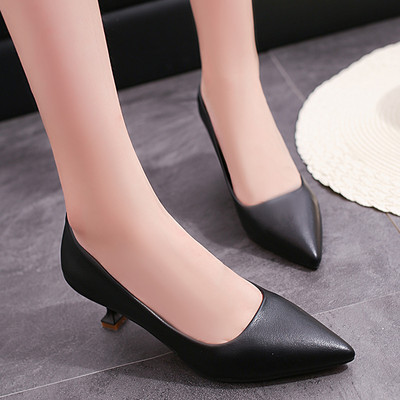 Öko bőrből készült, kihegyezett női cipőmodell, alacsony 6 cm-es sarokkal