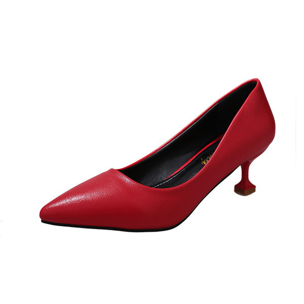 Öko bőrből készült, kihegyezett női cipőmodell, alacsony 6 cm-es sarokkal