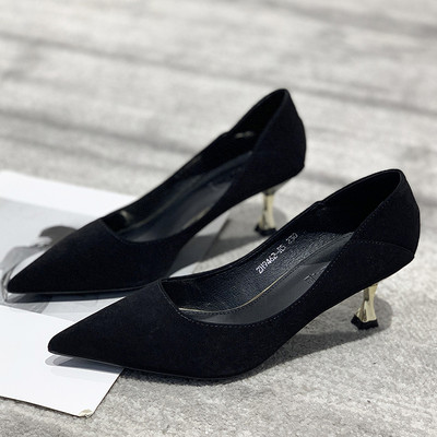 Stílusos női cipő sima modell 7 cm-es sarokkal