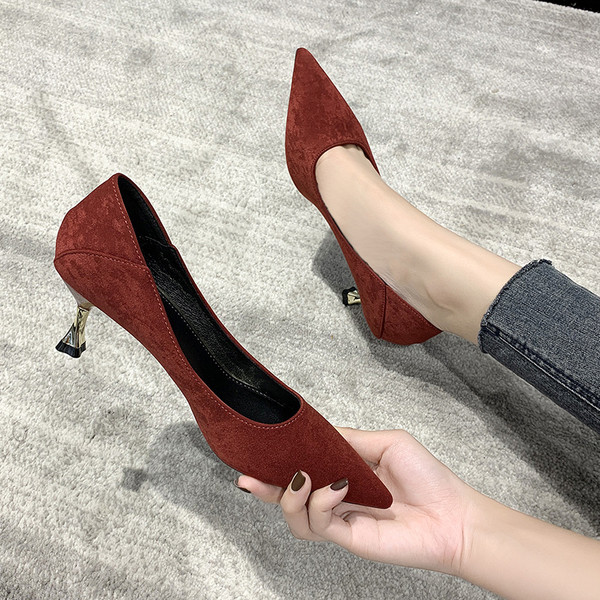 Stílusos női cipő sima modell 7 cm-es sarokkal