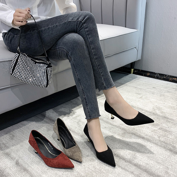 Stílusos női cipő sima modell 7 cm-es sarokkal