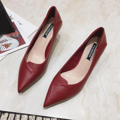 Alkalmi cipő sarkú hegyes műbőr modellel