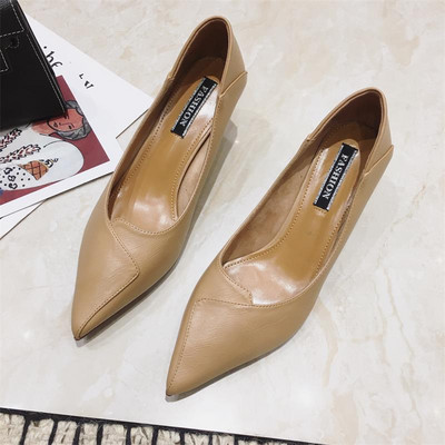 Alkalmi cipő sarkú hegyes műbőr modellel