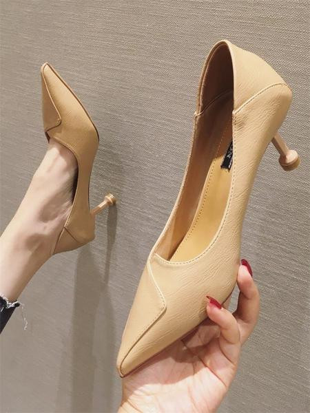 Alkalmi cipő sarkú hegyes műbőr modellel