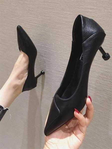 Alkalmi cipő sarkú hegyes műbőr modellel