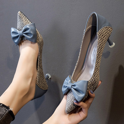 Modern női cipő szalaggal és vékony sarokkal, két modellben